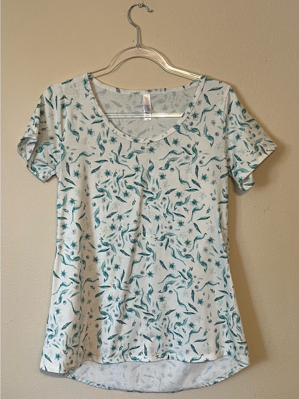 LuLaRoe Feather/Flower Print Scoop‑Neck Top – XS